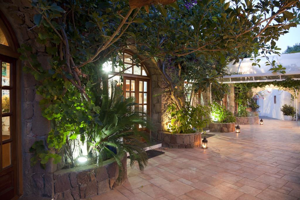 La Piazza Luxury Hotel & Spa Panarea Buitenkant foto