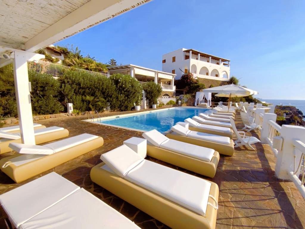 La Piazza Luxury Hotel & Spa Panarea Buitenkant foto