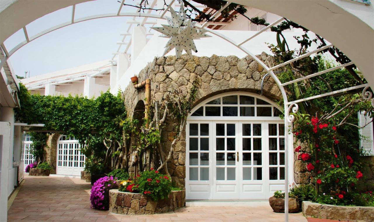 La Piazza Luxury Hotel & Spa Panarea Buitenkant foto