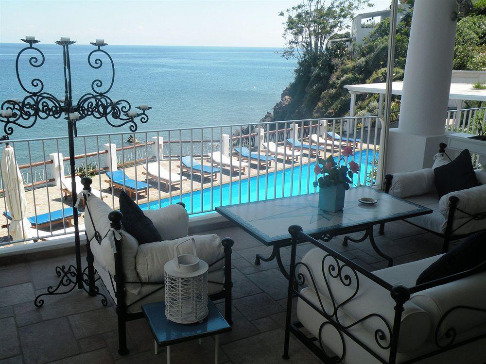 La Piazza Luxury Hotel & Spa Panarea Buitenkant foto