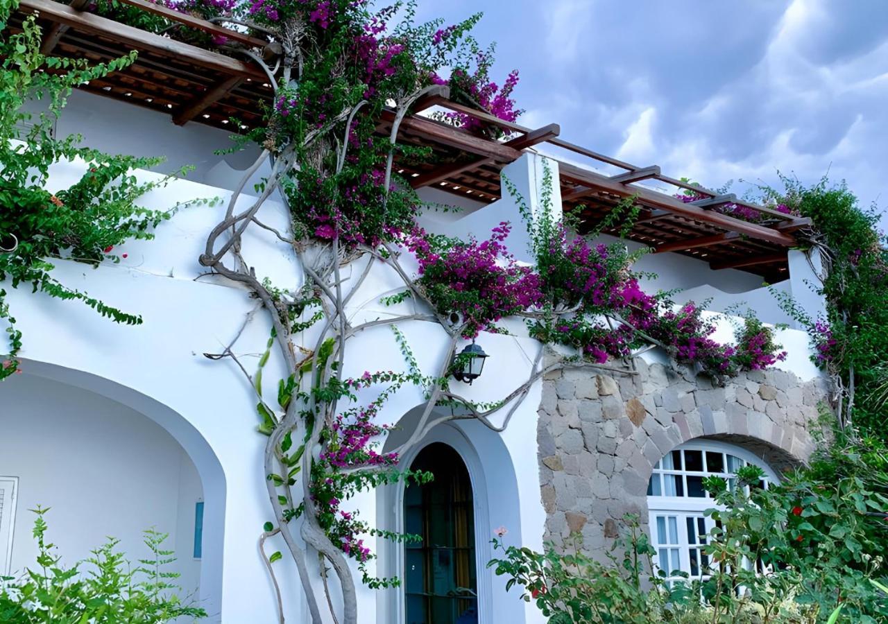 La Piazza Luxury Hotel & Spa Panarea Buitenkant foto
