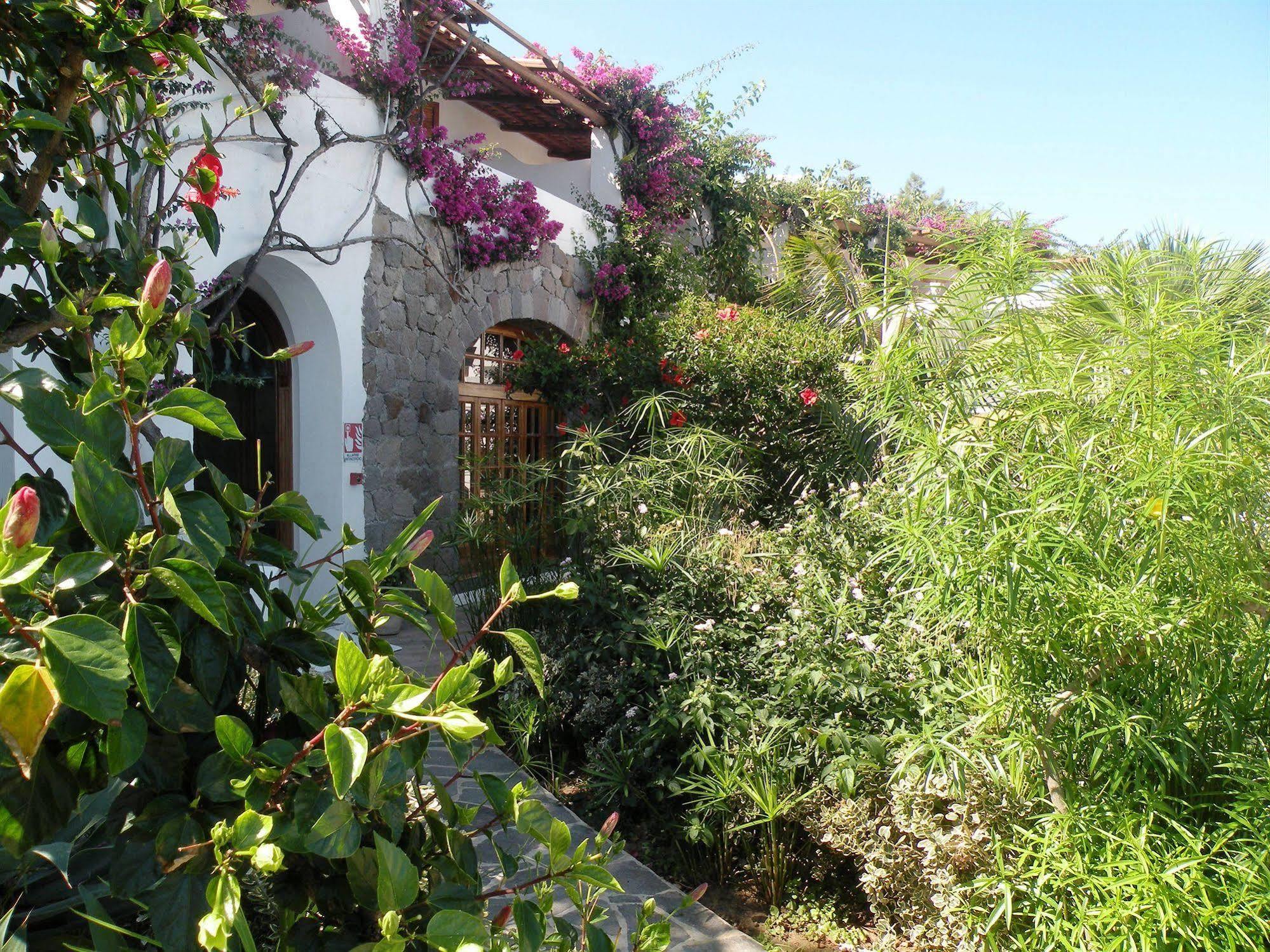 La Piazza Luxury Hotel & Spa Panarea Buitenkant foto