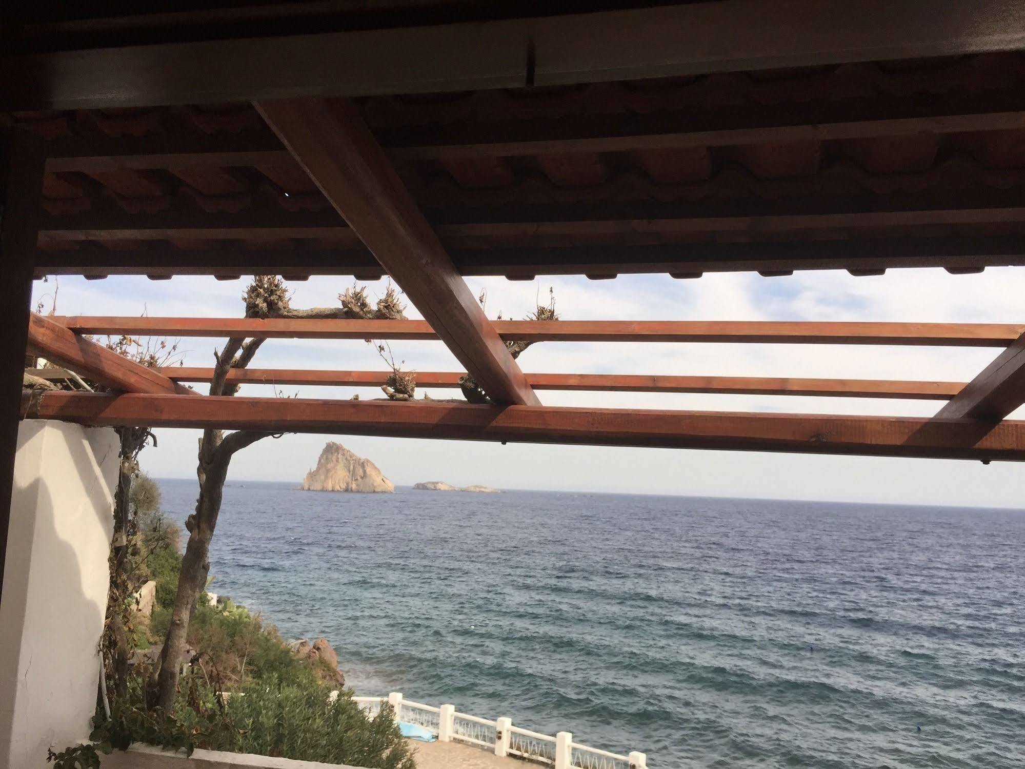 La Piazza Luxury Hotel & Spa Panarea Buitenkant foto