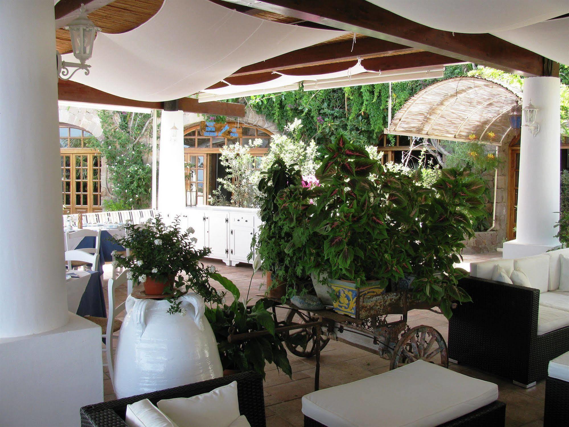 La Piazza Luxury Hotel & Spa Panarea Buitenkant foto